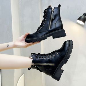 여성 마틴 부츠 플러시 영국 스타일 두꺼운 솔 워드 쇼트 부츠 정품 가죽 오토바이 부팅 겨울 신발 Hight 4cm 증가