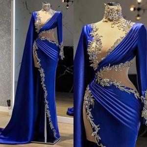 Sexy königsblaue Abendkleider mit Perlenstickerei, langen Ärmeln, Stehkragen, Ballkleider, Satin, seitlich geteilt, Partykleid für Frauen