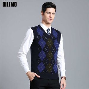 Moda Marka Sweter Męski Pulower V Neck Slim Fit Fit Smorccy Dziewiarskie Wzory Jesieni Kamizelka Bez Rękawów Casual Odzież Mężczyźni 211018