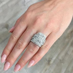 結婚指輪チャーム女性ホワイトクリスタルストーンリングセット高級ビッグシルバーカラー女性のためのヴィンテージブライダルスクエア婚約