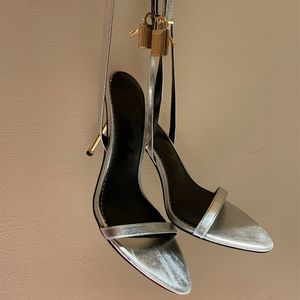 Rahat Tasarımcı Seksi Lady Moda Kadın Sandalet Gümüş Hakiki Deri Kilitli Strappy Spike Rount Toe Slingback Yüksek Topuklu Parti Ayakkabı