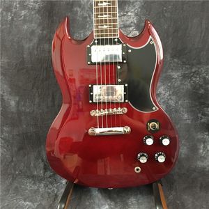Wysokiej jakości gitara elektryczna Burgundia, chromowany sprzęt, czarny pickguard, najwyższej jakości.