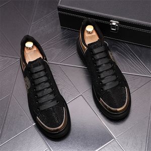 Scarpe casual da uomo alte hip-hop con teschio di strass di lusso Scarpe da uomo nere di moda Italia Mocassini da guida pieghevoli per il tempo libero di moda