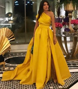 Vintage Yellow Gold Taffeta Evening Dresses Long One Shoulder Side Slit A Line Floor Length Pom Dress Zipper Back Formal Party Gowns for Women robes de soiree