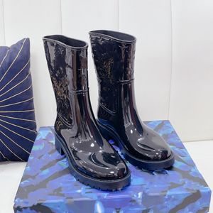 2022Neueste Stiefel Designer Frau Martin Laureate Stiefel mit klobigem Absatz Braunes Echtleder Rutschfester, klassischer, flacher Schnür-Stiefelettenstiefel