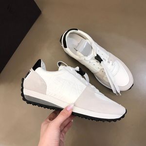 2021 Högkvalitativa designerskor för män Casual Sneakers Sport Mode Shoess Trainer vit och svart storlek 38~45 Klänning skor