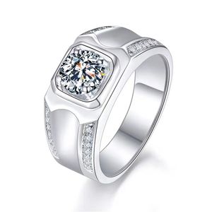 Mdina 2 s Sparkling Moissanite Ring för män Real 925 Silver 8 * 8mm Storlek Gem Födelsedaggåva Glänsande bättre än diamant stark