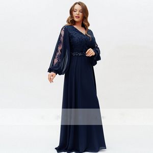 Plus Size Navy Blue Mom's Dresses Chiffon GUD MODER GOWNS LACE JULIET Långärmad formell slitage skräddarsydda kvällsklänning