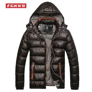 Mäns Parkas Bomull Coat Hooded Winter Casual Jackor Parkas Män Outwear Tjock termisk glänsande rockar Slim Fit Varumärke Kläder M-8XL Y1103