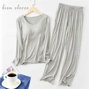 Modal pyjamas Set Casual Bra Pad Striped Sleepwear Passar Vår Höst Långärmad Hem Kläder Dam Pajama Underkläder 211215