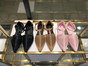 2021 новая женская обувь полые сандалии желейные туфли заостренные одно туфли мягкие нижние сандалии сандалии