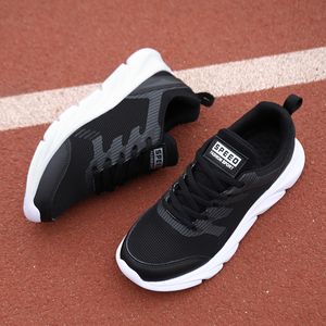 Atacado 2021 Ténis Homens Mulheres Esportes Sapatos Super Luz Respirável Corredores Preto Branco Rosa Ao Ar Livre Sneakers EUR 35-41 WY04-8681