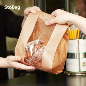 STOBAG 50 pcs papel kraft com sacos de embalagem de pão de janela Sacos de petróleo à prova de óleo Brut breat festa comida torrada celebrar 210602