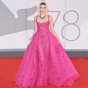 Fuksja Cekinowy appliqued Prom sukienki z odpinanym pociągu spaghetti pasy wieczorowe suknie wieczorowe Syrenka czerwony dywan Tulle Celebrity Formalna sukienka