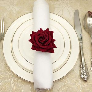 60 ピーススタイルロマンチックな赤いバラの形タオルバックルナプキンリングウェディングパーティーエルテーブルの装飾キッチン用品リング