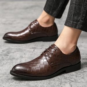 Fashio Black Brown Weave Mönster Oxfords för Män 2021 Brittiska Eleganta Party Bröllop Skor Man Semi-Formell Footwear Size 38-44