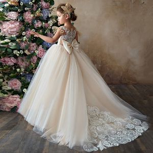 Champagner Spitzenperlen Satin Rückenless Blumenmädchen Kleider Mode Tüll Lange Schwanz Elegante kleine Baby Kinder Geburtstagswettbewerb Hochzeitskleider 403