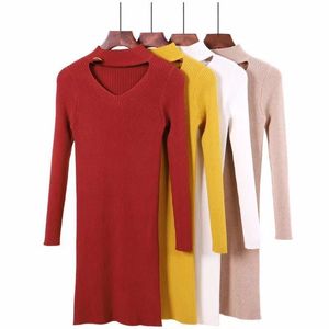 Modig Soild Color Stickad Klänning Kvinnors Casual V-Neck Medium Lång Sexig Bag Hip Sweater Slim Kvinna 210520