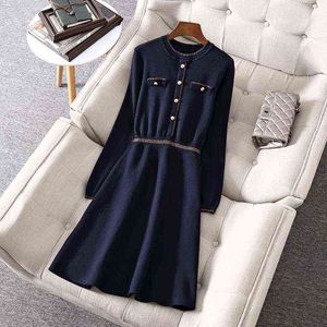 プラスサイズのドレスの女性 2020 秋冬ファッションニットメタルボタン O ネックミディドレスエレガントなヒットカラーのセータードレス M-5XL G1214