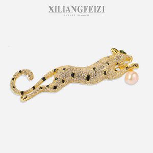 Cobre exagerado incrustado Zircon Leopardo Brooch Homens Terno Casaco Pin Pearl DIY