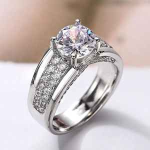Wedding Rings Huitan Luxury Round CZ Silver Färg Kvinnor Förlovning Smycken Brilliant Anniversary Gift Timeless Styling