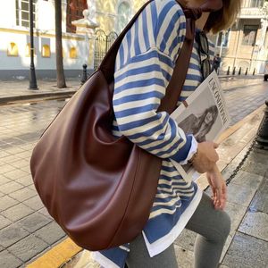 Bolsas femininas Totes Hobo Bolsas de ombro com design de caçamba de grande capacidade Casual Couro Alça de nó Compras Bolsa de viagem de trabalho