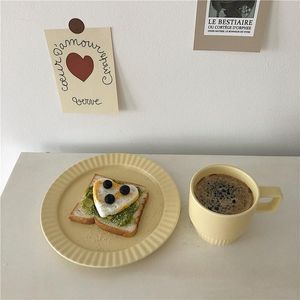 Mokken Koreaanse Stijl Crème Gele Mok Melk Koffiekop Keramische Plaat en Schotel Vastgesteld Afternoon Thee Ontbijt Dessert