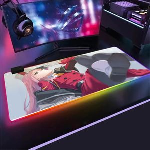 Noll Två Darling i Franxx LED Light Mousepad RGB Keyboard Cover Desk-Mat Färgglada Anime Musmatta Datorspel Musmatta