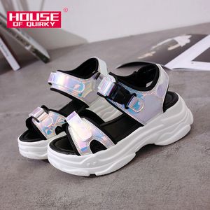 Sexiga öppna-toed kvinnor Sport Sandaler Wedge Hollow Out Kvinnor Sandaler Outdoor Cool Platform Shoes Beach Sommarskor 2021 Ny