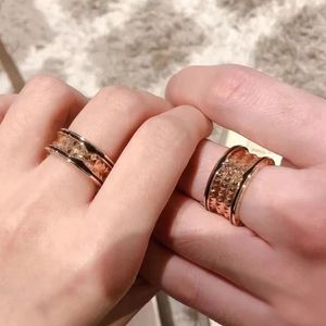 2021 latest high quality male and female couple gift love engagement ring to send the original packaging