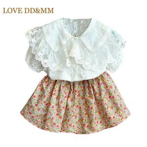 Amor DDMM Meninas Bebê Lace Roupas Conjuntos Kids Hollow Shirt Top e Floral Saia 2 Pcs Outfit Crianças Casuais roupas para menina 210715