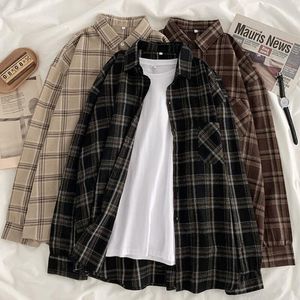 Kvinnors blusar skjortor kvinnor pläd skjorta kvinnlig överdimensionerad blus koreansk stil långa ärmar kontrollerade toppar casual knapp upp jacka femme blusa