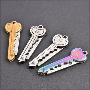 Key Shape Mini Folding Kniv Tillbehör Utomhus Saber Multifunktionell Focken Frukt Självförsvar knivar Keychain WLL231