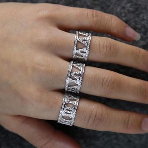 Anneaux de mariage 2021 Arrivés Bling CZ Cubic Zirconia Roman Numerals Design Wide Engagment Band Couple Ring Gold Color for Men Women