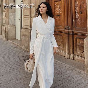 TWOTWINSTYLE Maxi abito da donna con temperamento bianco con intaglio a maniche lunghe a vita alta abiti solidi per stile di moda femminile 210517