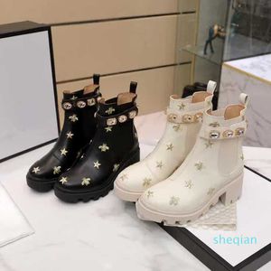 Designer 2021 Damenmode Herbst Winter Bodenstiefel schwarz weiß Schnürsenkel Angenehm zu tragende rutschfeste Schuhe