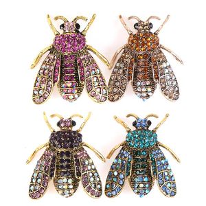 Pins, Broches Requintadamente 3D Bumble Bee Broche para Mulheres Crianças Meninas Moda Jóias Acessórios Rhinestone Inseto