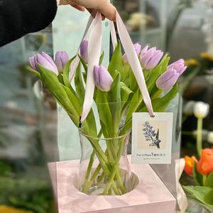 Transparente Geschenkbox mit frischen Blumen, quadratische Form, tragbare Rosenstrauß-Verpackungsboxen für Weihnachten, Valentinstag