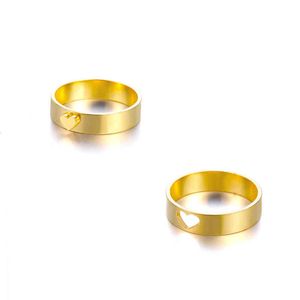 Enkelt par ring hjärtformad ihålig ring för män och kvinnor fläckar stål ihålig fjäril ring