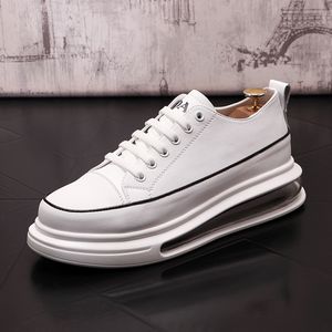 Designer jak wysokiej jakości buty sukienki Flat Wedding Marka trend mody Mężczyźni Casualne trampki Miękki dolny lato oddychający koronkowe mokasyna do pieszych x131 801 312 235