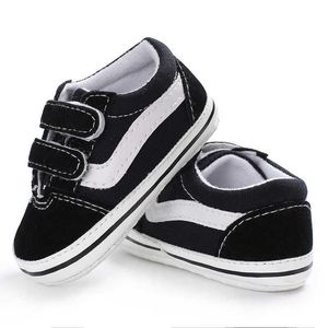 İlk Yürüyüşe Bebek Bebek Beşik Ayakkabı Yenidoğan Kız Erkek Ayakkabı Anti Kayma Tuval Sneaker Eğitmenler Prewalker Siyah Beyaz 0-18 M