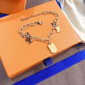 2023 Luxury Designer Armband Charm Gift Unisex Hip Hop Women Mens Armband Trendy Cuban Chain Rostfritt stål Manschett Bangle Par Smycken