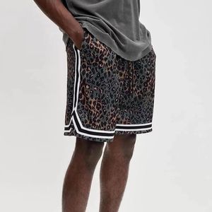 Ключевые слова на русском: High Street Leopard Print Shorts Мужские цветные негабаритные Летние короткие хип-хоп Свободные повседневные пять точечных брюк