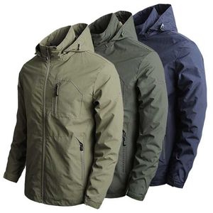 Men's Softshell Jaqueta Outono Spring Streetwear Tactical Bomber Windbreaker Jackets Homens Hooded Hip-Hop Pilot Windproof Coats 211126