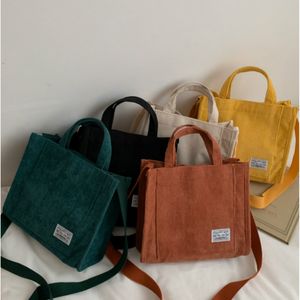 Borsa da donna in velluto a coste a mano HBP 2021 Borsa a tracolla singola di nuova tendenza Borsa a tracolla con fibbia in tinta unita Portafoglio piccolo quadrato