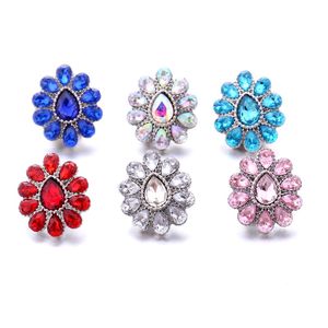 Teardrop Rhinestone Class 18mm Snap кнопка застежка серебристого цвета металла Waterdrop Цветочные подвески для привязки любителей любителей ювелирных изделий Поставщики Snapper