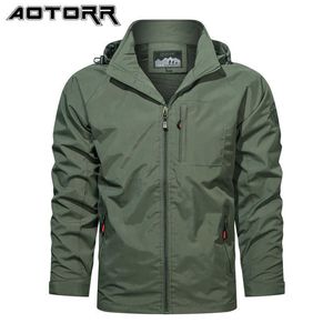 2021 Vår sommar Nya Mens Casual Vattentät Hooded Jacket Assault Jackor Män Outdoor Tunn MountainSering Coat Plus Size X0710