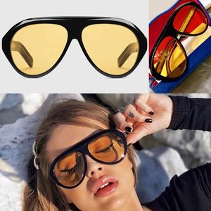 Womens Black Frame Yellow Lens Progettista Occhiali da sole 0479S Women Fashion Classic Beach Vacation 2021SS Eyewear Women UV 400 con scatola originale