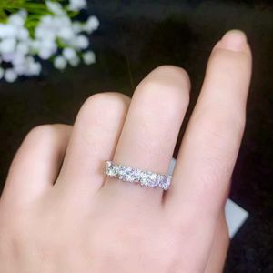 Moissanite美しい糸リング、925スターリングシルバーダイヤモンドリング。ファッションジュエリー、小さいダイヤモンド