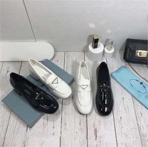 2021The latest luxury Designers Dress shoes Flat Chunky heel women casual shoes low-top 100% Patent leather Round Toes Metal buckle Black white Size 35-40
